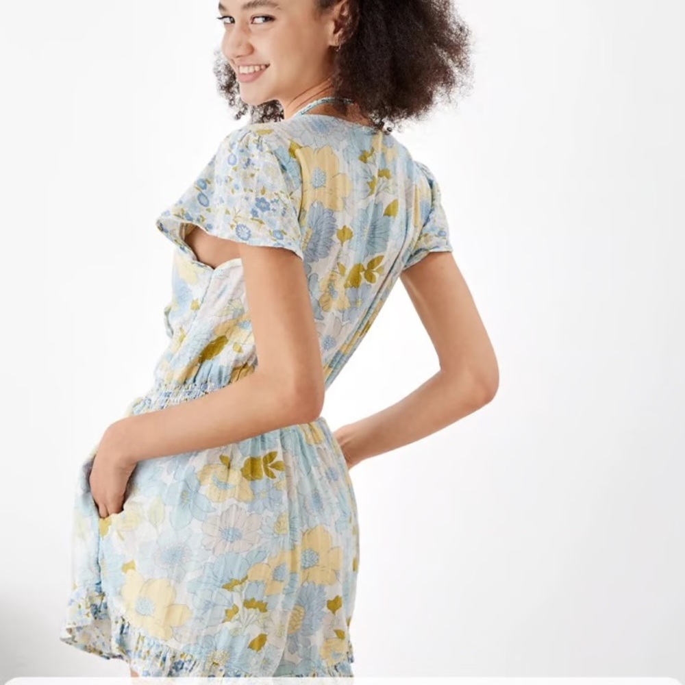 AMERICAN EAGLE | FLORAL 70s BEACH RUFFLE BOW ROMPER - Picture 3 of 11